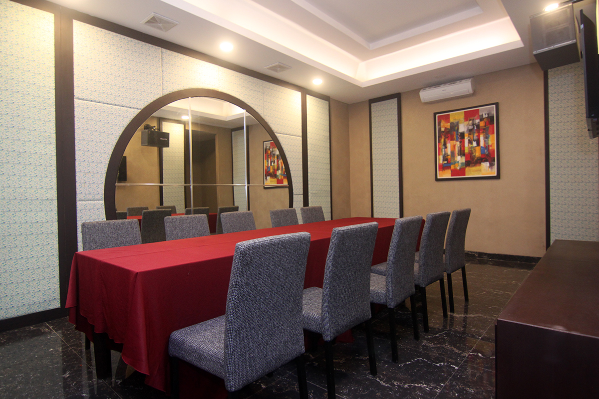 Private room Emerald Chinese Restaurant Grand Tjokro Balikpapan yang bisa dijadikan meeting room
