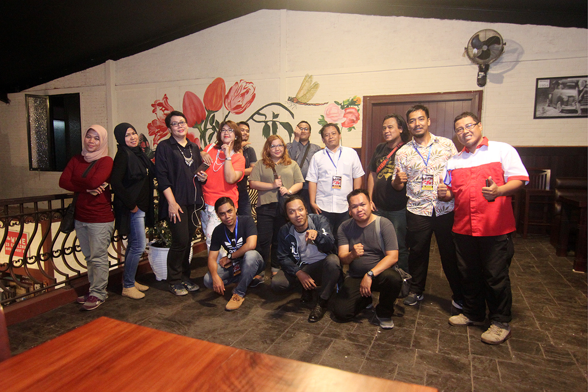Kebersamaan blogger dan media partner Phillips Lighting Indonesia usai meliput Balikpapan Masters Cup 2017