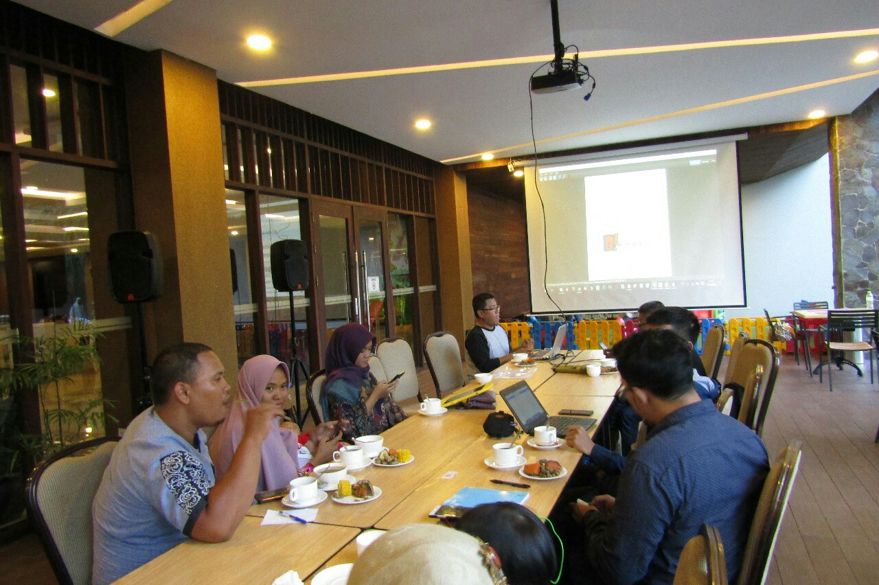 Sesi kelas membangun blog di acara ngeblog bareng blogger di Grand Tjokro Balikpapan